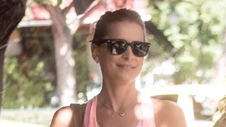 Τατιάνα Μπλάτνικ | Η κομψή εμφάνιση με sneakers και κολάν στο Κολωνάκι