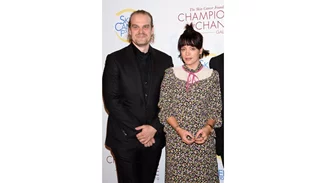 H Lily Allen αποκάλυψε ότι γνώρισε τον άντρα της μέσω εφαρμογής dating