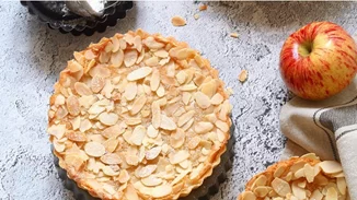 Μηλόπιτα με μαρέγκα φουντουκιού ή αμυγδάλου