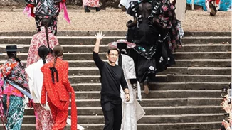 Erdem Moralioglu | H Βασίλισσα Ελισάβετ τίμησε τον σχεδιαστή