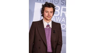 O Harry Styles φόρεσε ένα iconic T-shirt που είχε βάλει η Jennifer Aniston στα Φιλαράκια