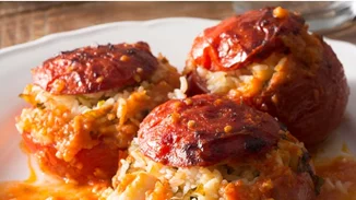 Ντομάτες γεμιστές με σουπιές