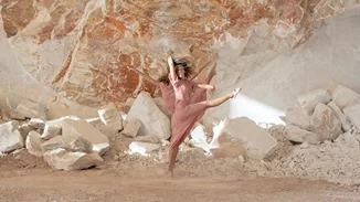 Morning Mimosa | Ένα film ωδή στην έκρηξη συναισθημάτων που προκαλεί ένα άρωμα