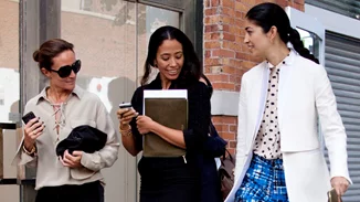 Αυτή είναι η πιο κομψή εναλλακτική του λευκού πουκαμίσου