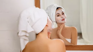 Χημικό peeling στο σπίτι; Πώς θα το κάνεις σωστά και με ασφάλεια