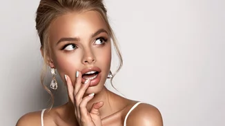 Powder dip nails | Όλα όσα χρειάζεται να γνωρίζεις για το νέο trend στα νύχια