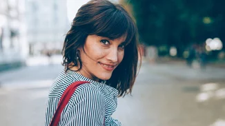 6 λάθη στη ρουτίνα ομορφιάς σου που σε κάνουν να δείχνεις πιο μεγάλη