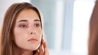 Γιατί έχεις ακόμα ακμή και τι πρέπει να προσέξεις για να τη μειώσεις;