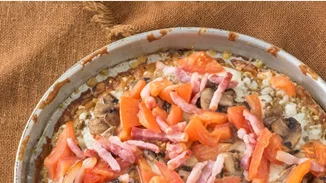 Πίτσα σφολιάτας με πλευρώτους και πέστο πράσινης ελιάς