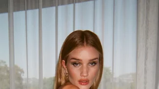 Η Rosie Huntington-Whiteley λανσάρει ένα νέο clean beauty brand