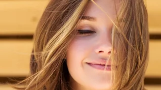 Έχεις τριχόπτωση; 6 συμπληρωματικές κινήσεις που θα σώσουν τα μαλλιά σου