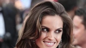 Οι top συμβουλές για λαμπερά μαλλιά από το διάσημο hairstylist