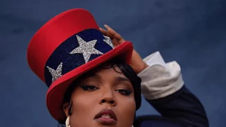 H Lizzo καλεί τους θαυμαστές της να ψηφίσουν στις προεδρικές εκλογές