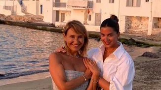 Μάρα Ζαχαρέα | Φωτογραφίζεται με το δώρο που της έκανε η Σταματίνα Τσιμτσιλή