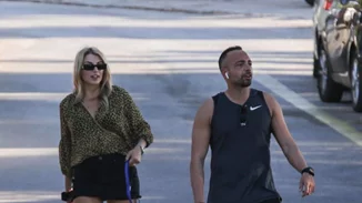 Κωνσταντίνα Σπυροπούλου | Με μαύρη mini φούστα σε πρόσφατη βόλτα με τον Βασίλη Σταθοκωστόπουλο