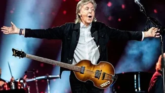 Ο Paul McCartney εμφανίστηκε με τη σημαία της Ουκρανίας στην πρώτη συναυλία του για το 2022
