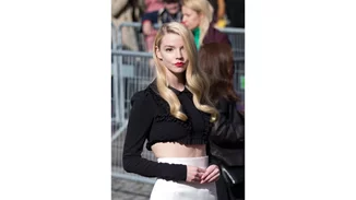 Anya Taylor-Joy | Η πρωταγωνίστρια του The Queen's Gambit με φόρεμα Ελληνίδας σχεδιάστριας