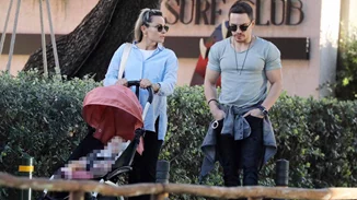 Βασιλική Μιλλούση | Με casual look στη βόλτα με τον Λευτέρη Πετρούνια και την κόρη τους, Σοφία