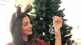Σταματίνα Τσιμτσιλή | Στόλισε με τις κόρες της το χριστουγεννιάτικο δέντρο (pics)