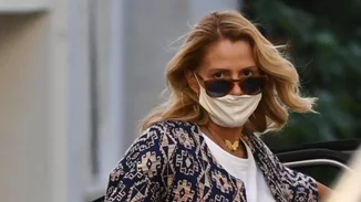 Τζένη Μπαλατσινού | Με casual outfit και πολύ φουσκωμένη κοιλίτσα