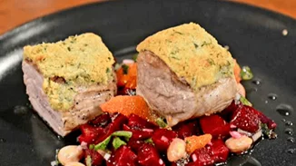 Φιλέτο χοιρινό με κρούστα αμυγδάλου και αρωματικά βότανα του Άγγελου Μπακόπουλου