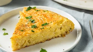 Ομελέτα με ζυμαρικά, γραβιέρα και αρωματικά