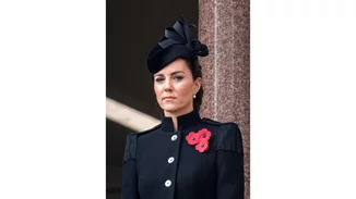 Kate Middleton | Με custom Alexander McQueen παλτό στη Remembrance Day