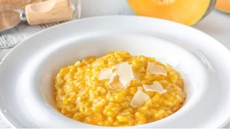 Ριζότο με κίτρινη κολοκύθα και παρμεζάνα