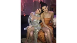 Η Kendall και η Kylie Jenner αναβίωσαν μία Halloween εμφάνισή τους από την παιδική τους ηλικία