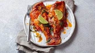 Φιλέτο λαβράκι με πικάντικη σάλτσα