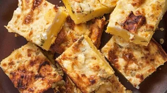 Μπομπότα με διάφορα τυριά