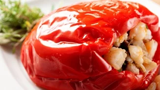 Πιπεριές μυρωδάτες με θαλασσινά και μυρωδικά