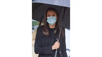 Βασίλισσα Letizia | Η κομψή εμφάνιση με τα must have παπούτσια του χειμώνα