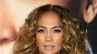 Το χτένισμα της Jennifer Lopez θα σε κάνει να νοσταλγήσεις τα 90s