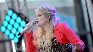 Δημήτρης Γιαννέτος | Δες το απόλυτο χρώμα μαλλιών που δοκίμασε στην Meghan Trainor