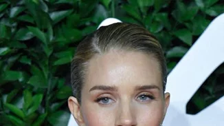 Rosie Huntington Whiteley | Tα 7 μυστικά ομορφιάς στα οποία ορκίζεται