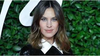H Alexa Chung προτείνει τον ιδανικό συνδυασμό για fashionable εμφανίσεις αυτήν την περίοδο