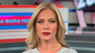 Από όλα τα πουλόβερ του φετινού χειμώνα, αυτό είναι το πιο ιδιαίτερο | To φόρεσε η Ζέτα Μακρυπούλια