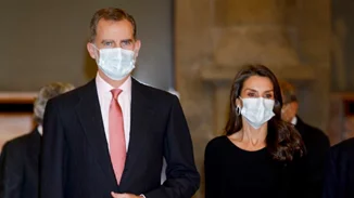 Βασίλισσα Λετίσια: To τολμηρό look με total black και η cut out λεπτομέρεια