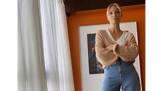 Το cosy look της Βίκυς Καγιά είναι ιδανικό για το σπίτι