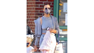 Irina Shayk | Φόρεσε τις βελούδινες φόρμες με τον πιο σύγχρονο τρόπο