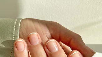 Το μανικιούρ που έχει κατακλύσει το Instagram είναι και το πιο μίνιμαλ της σεζόν