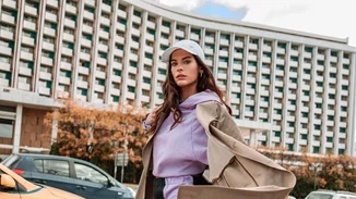 Χριστίνα Μπόμπα | Με το viral look της μόδας που λατρεύουν όλες οι fashion influencers αυτή τη στιγμή