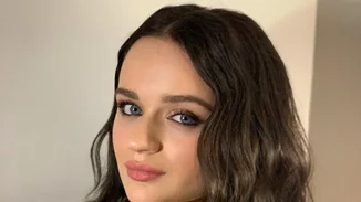 Δημήτρης Γιαννέτος | Δεν θα πιστέψεις από πού εμπνεύστηκε το χτένισμα της Joey King για τα People's Choice Awards