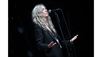 "People have the power" | Η Patti Smith τραγούδησε μπροστά σε ψηφοφόρους στη Νέα Υόρκη