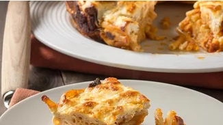 Παστίτσιο με ντομάτα, λουκάνικο και φέτα