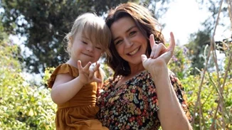 «Η κόρη μου με σύνδρομο Down γέμισε τη ζωή μας καλοσύνη» | Η συγκινητική δήλωση μιας ηθοποιού