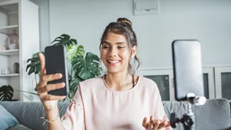 Μακιγιάζ για online meetings | Μάθε όλα τα tips για να εντυπωσιάσεις on camera