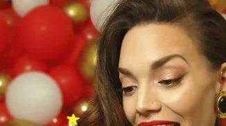 Baby shower σε καραντίνα | Η Κρυσταλλία Ρήγα ποζάρει με την πιο ιδιαίτερη τούρτα λίγο πριν γίνει μαμά για πρώτη φορά