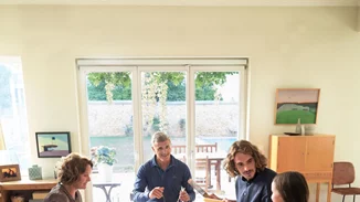 Η συνεργασία της Melissa με τον Στέφανο Τσιτσιπά υμνεί τον θεσμό της οικογενειακής εστίας